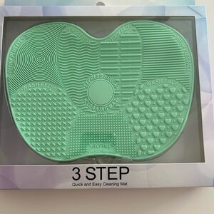 Silicone Makeup Brush Cleaner Mat -  Large Mint Green BRAND NEW